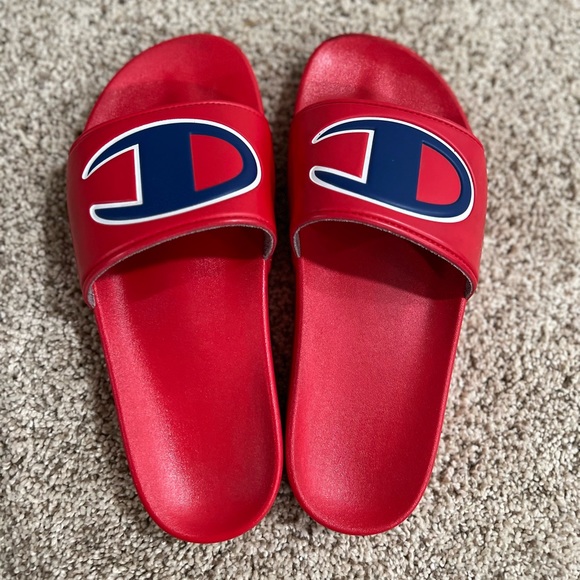 Red Champion slides (Men 7 / Women’s 9) - Picture 1 of 2